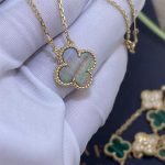 Van Cleef & Arpels Vintage Alhambra pendant Yellow gold, Mother-of-pearl VCARP4KK00