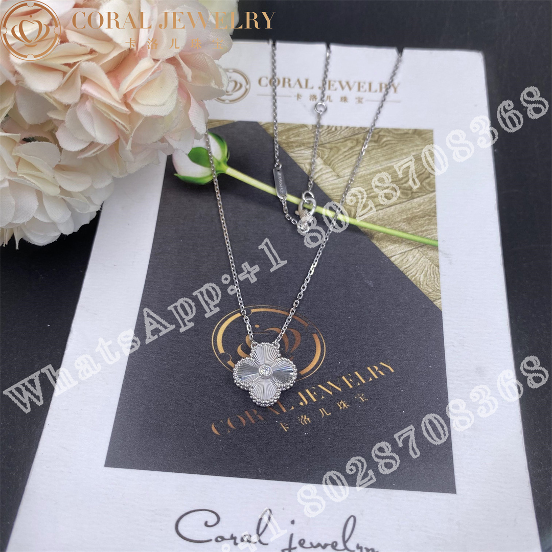 Van Cleef & Arpels Vintage Alhambra 2020 Holiday Necklace VCARP6L800 - Image 5