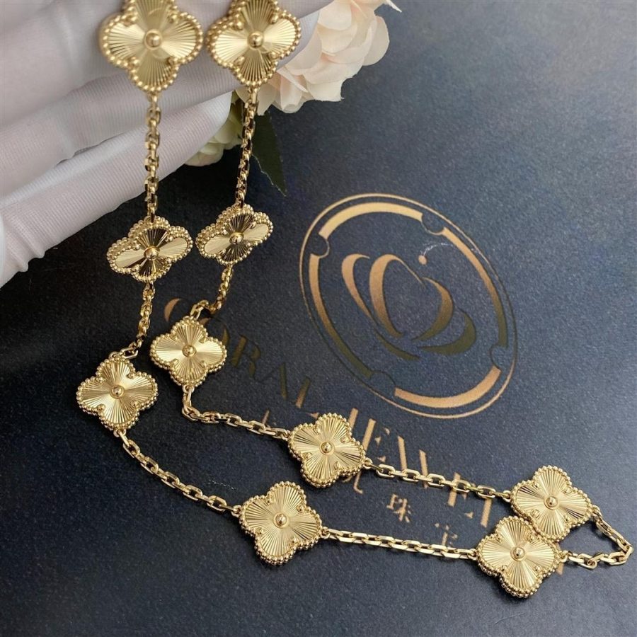 Van Cleef & Arpels Vintage Alhambra Necklace, 10 Motifs Yellow Gold VCARP3JJ00