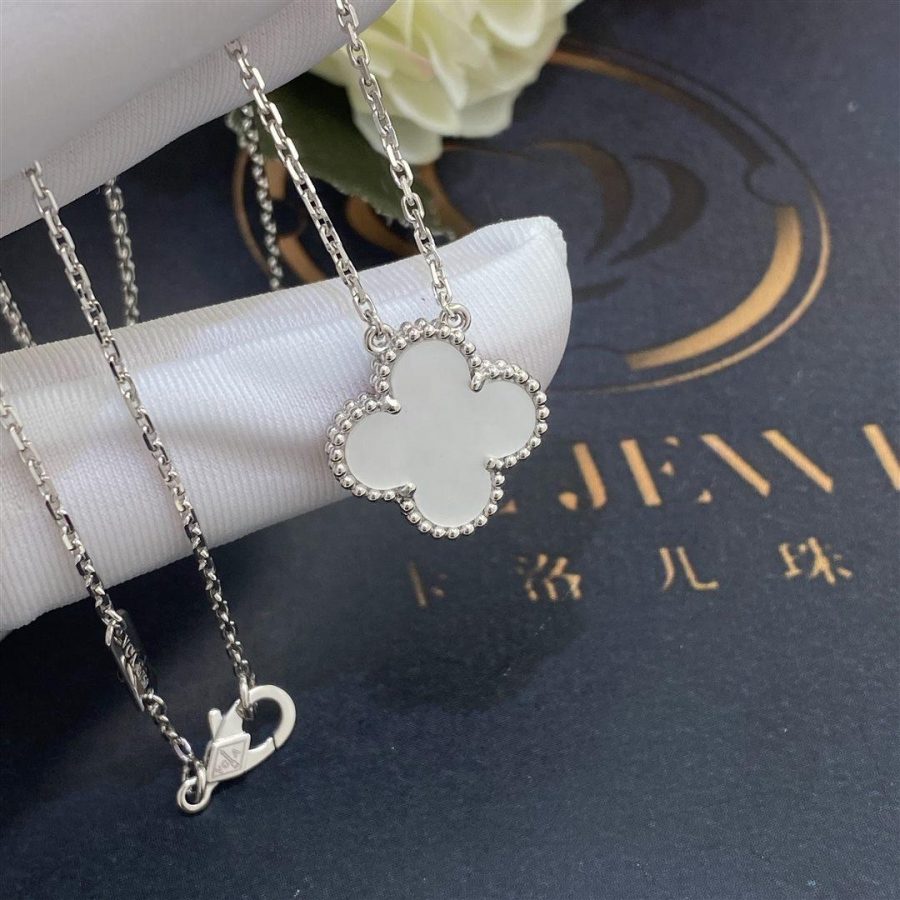 Van Cleef & Arpels Vintage Alhambra pendant White gold, Mother-of-pearl VCARF48700