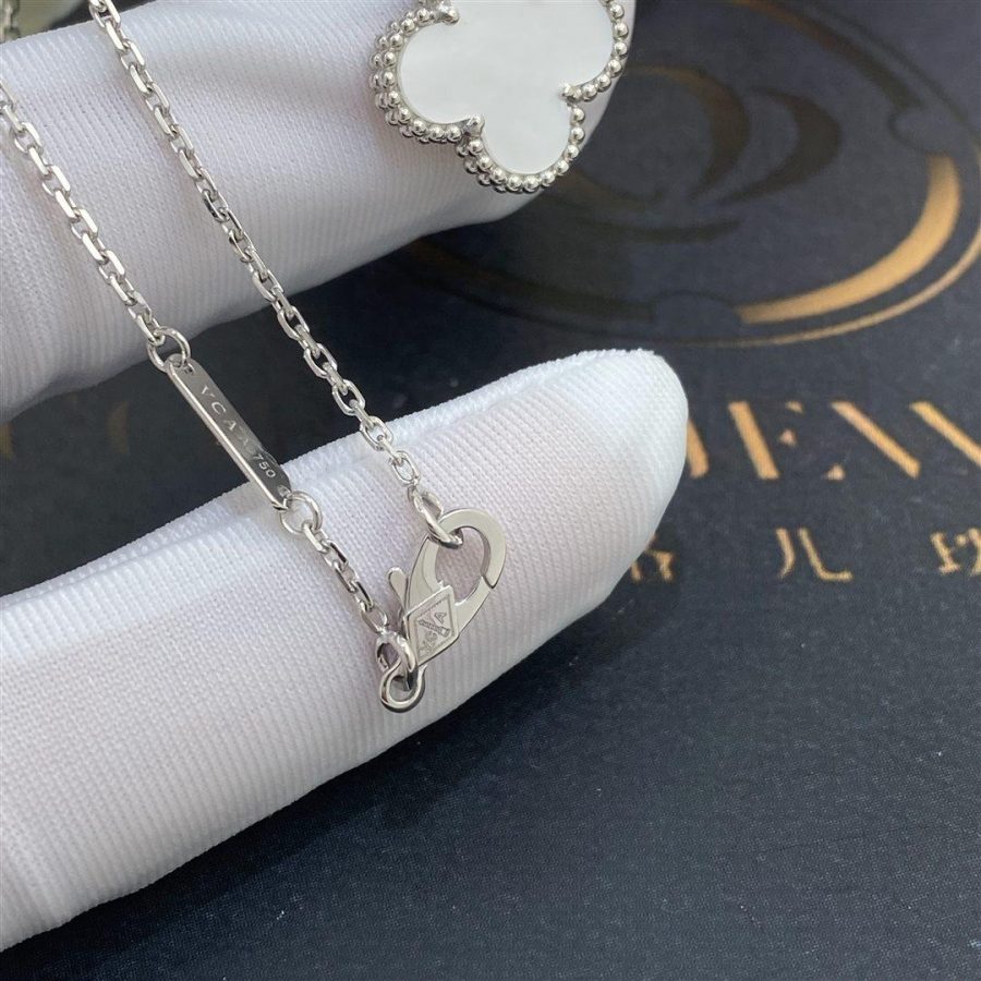 Van Cleef & Arpels Vintage Alhambra pendant White gold, Mother-of-pearl VCARF48700