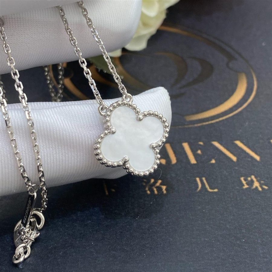 Van Cleef & Arpels Vintage Alhambra pendant White gold, Mother-of-pearl VCARF48700