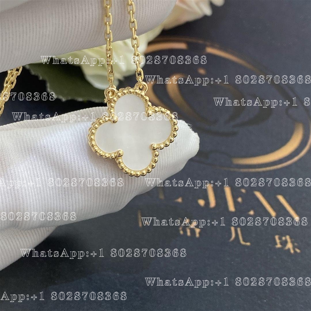 Van Cleef & Arpels Vintage Alhambra pendant Yellow gold, Mother-of-pearl VCARA45900