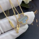 Van Cleef & Arpels Vintage Alhambra pendant Yellow gold, Mother-of-pearl VCARP4KK00