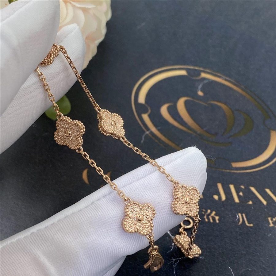 Van Cleef & Arpels Sweet Alhambra bracelet, 6 motifs Rose gold VCARO8DD00