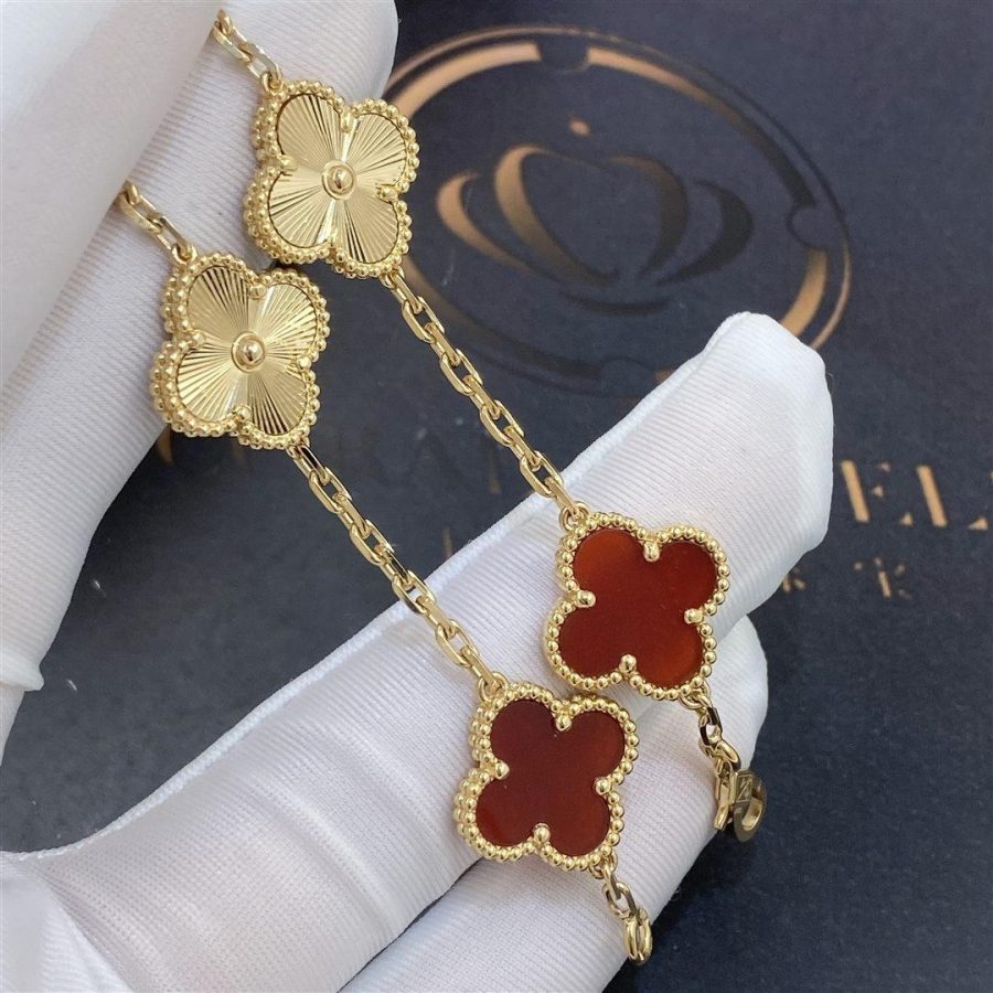 Van Cleef & Arpels Vintage Alhambra bracelet, 5 motifs VCARP7RP00 - Yellow Gold Edition