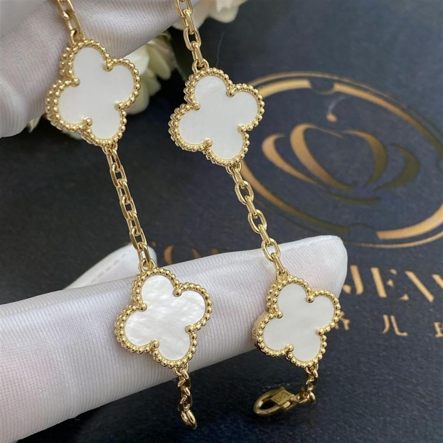 Van Cleef & Arpels Vintage Alhambra bracelet, 5 motifs Yellow gold, Mother-of-pearl VCARA41800