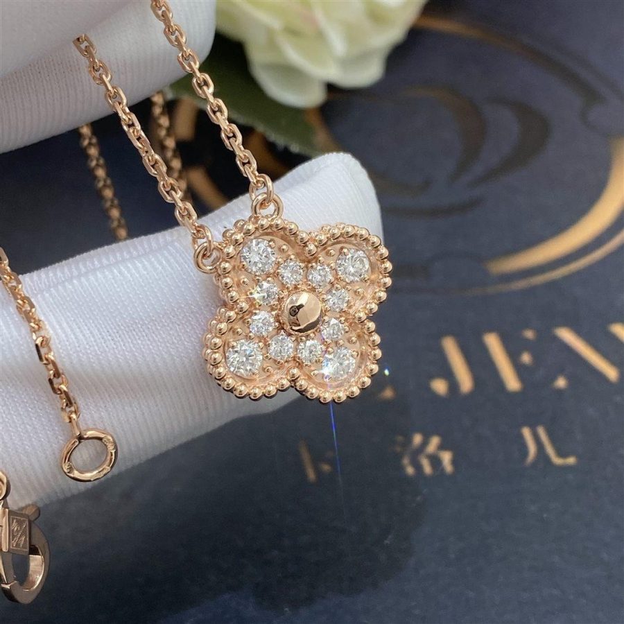 Van Cleef & Arpels Vintage Alhambra pendant Rose gold, Diamond VCARP2R300