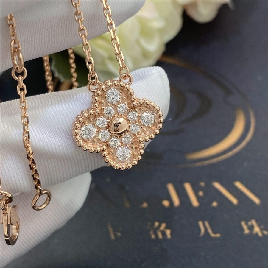 Van Cleef & Arpels Vintage Alhambra pendant Rose gold, Diamond VCARP2R300