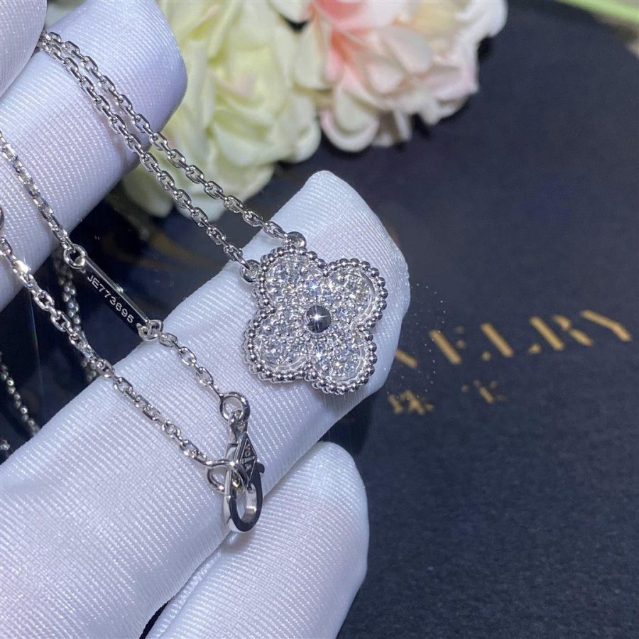 Van Cleef & Arpels Vintage Alhambra pendant White gold, Diamond VCARA46100