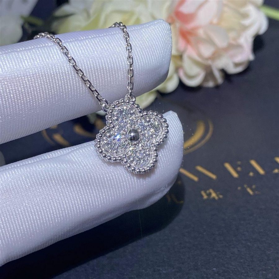 Van Cleef & Arpels Vintage Alhambra pendant White gold, Diamond VCARA46100