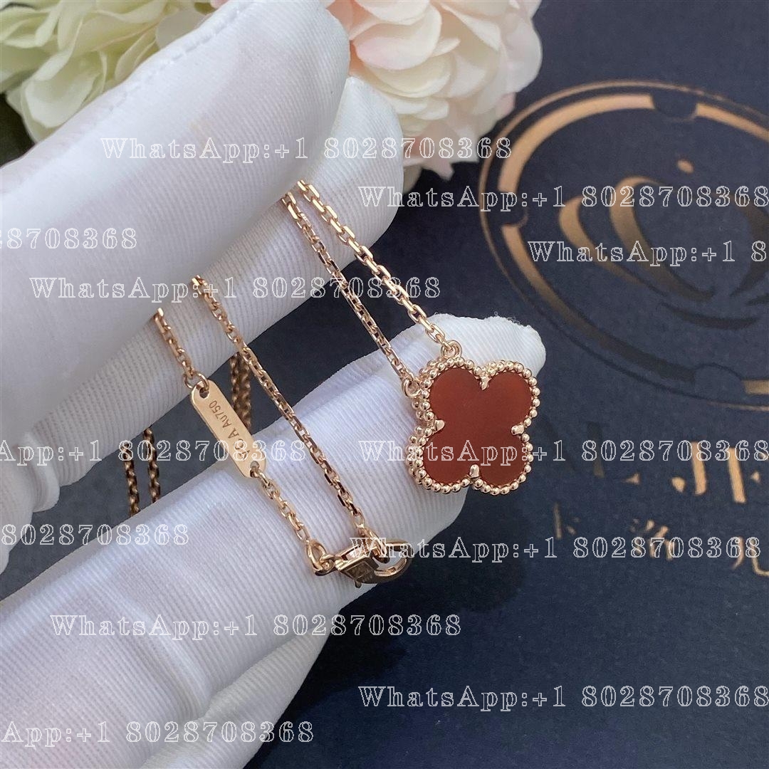 Van Cleef & Arpels Vintage Alhambra pendant Yellow gold, Carnelian VCARD38500