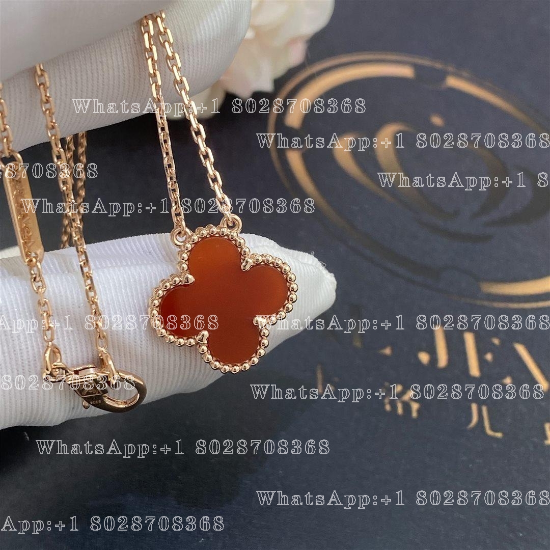 Van Cleef & Arpels Vintage Alhambra pendant Yellow gold, Carnelian VCARD38500