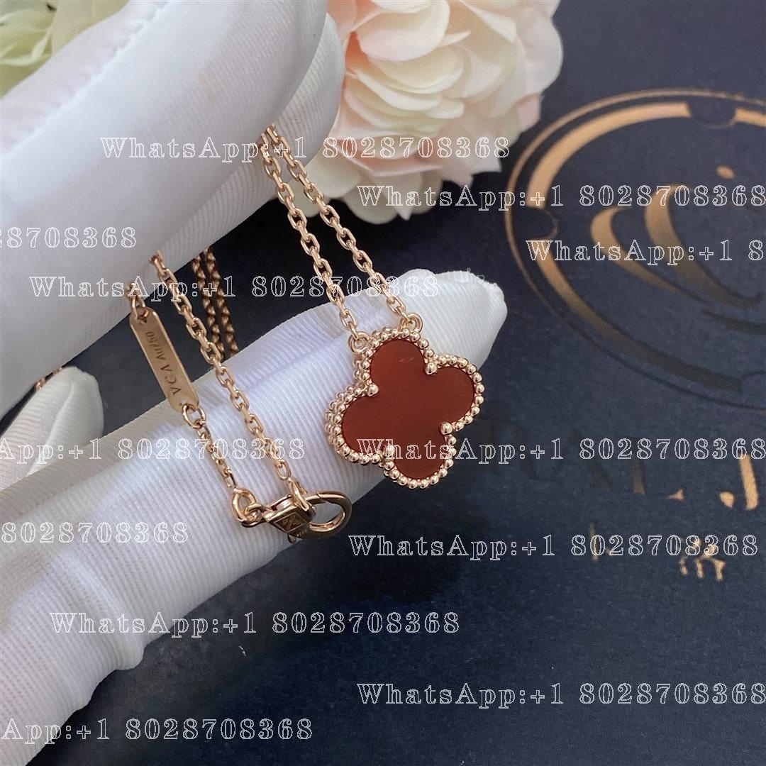 Van Cleef & Arpels Vintage Alhambra pendant Yellow gold, Carnelian VCARD38500