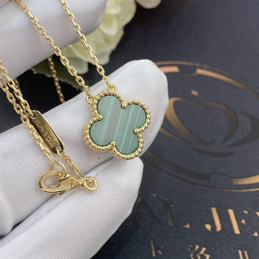 Van Cleef & Arpels Vintage Alhambra pendant Yellow gold, Malachite VCARO9VA00