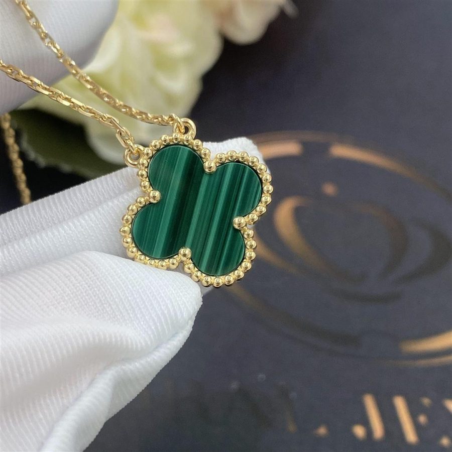 Van Cleef & Arpels Vintage Alhambra pendant Yellow gold, Malachite VCARO9VA00