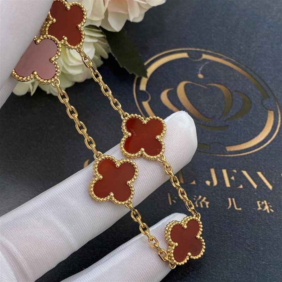 Van Cleef & Arpels VVintage Alhambra bracelet, 5 motifs Yellow gold, Carnelian VCARD35500
