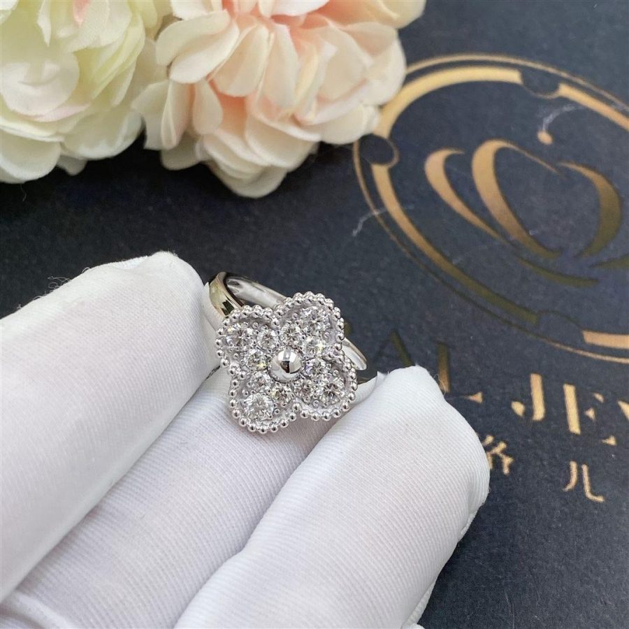 Van Cleef Arpels Vintage Alhambra ring White gold, Diamond VCARO26N00