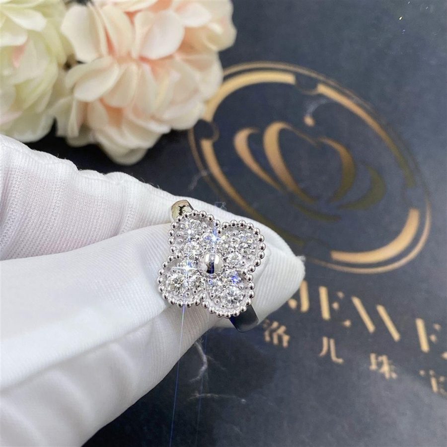Van Cleef Arpels Vintage Alhambra ring White gold, Diamond VCARO26N00