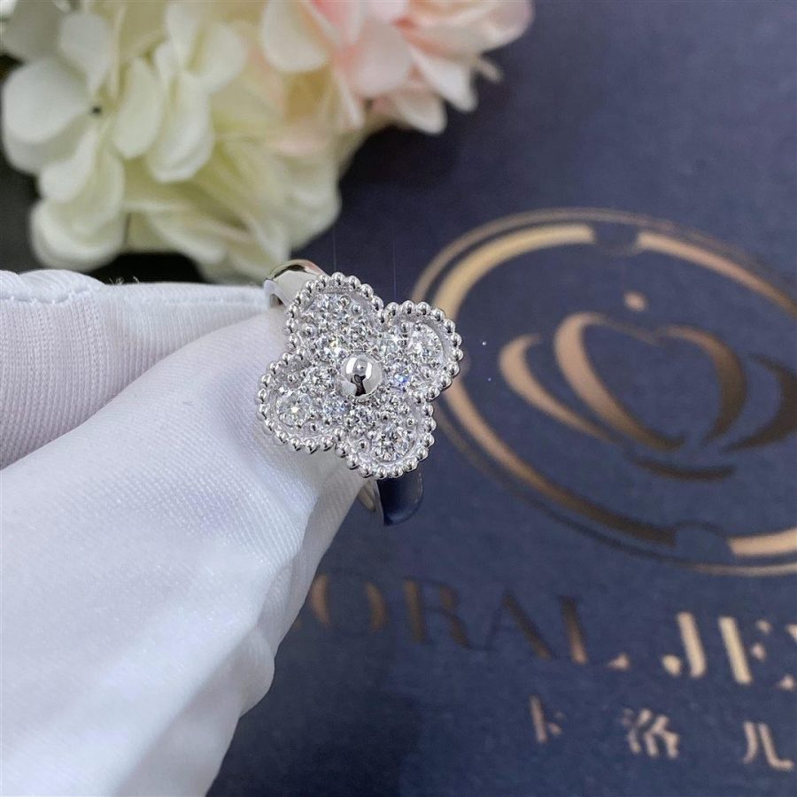 Van Cleef Arpels Vintage Alhambra ring White gold, Diamond VCARO26N00