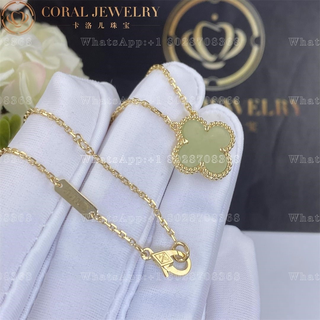 Van Cleef & Arpels Vintage Alhambra pendant Green Jade 18 Karat Yellow Gold Necklace
