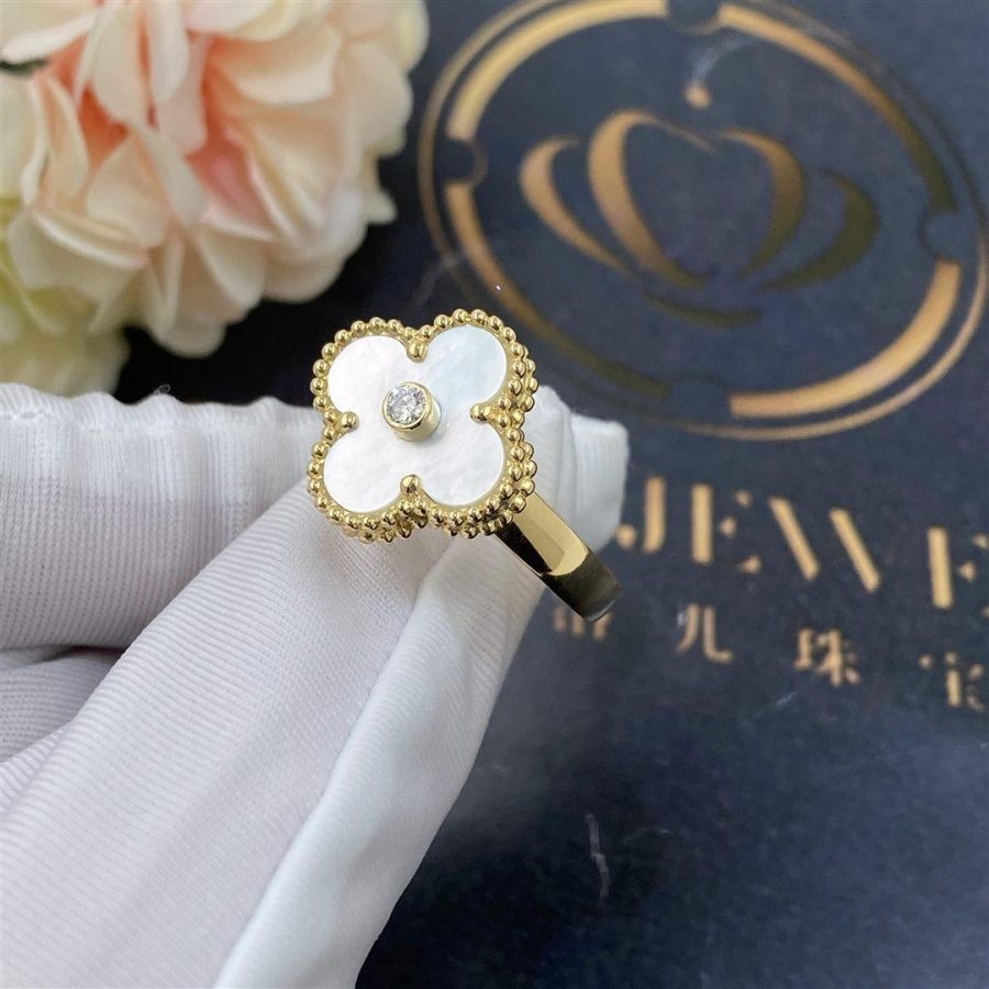 Van Cleef Arpels Vintage Alhambra ring Yellow gold, Diamond, Mother-of-pearl VCARA41100