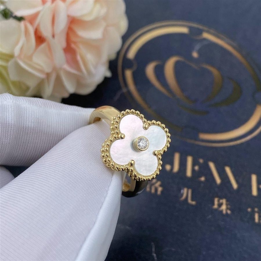 Van Cleef Arpels Vintage Alhambra ring Yellow gold, Diamond, Mother-of-pearl VCARA41100