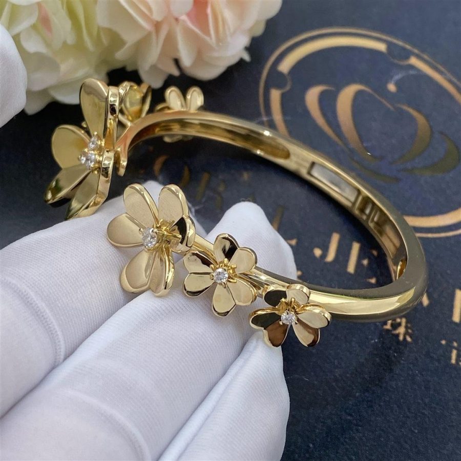 Van Cleef Arpels Frivole bracelet, 7 flowers, Yellow gold, Diamond VCARP6L200