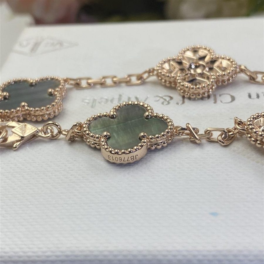 Van Cleef & Arpels Vintage Alhambra bracelet, 5 motifs Rose gold, Diamond, Mother-of-pearl VCARP2R100