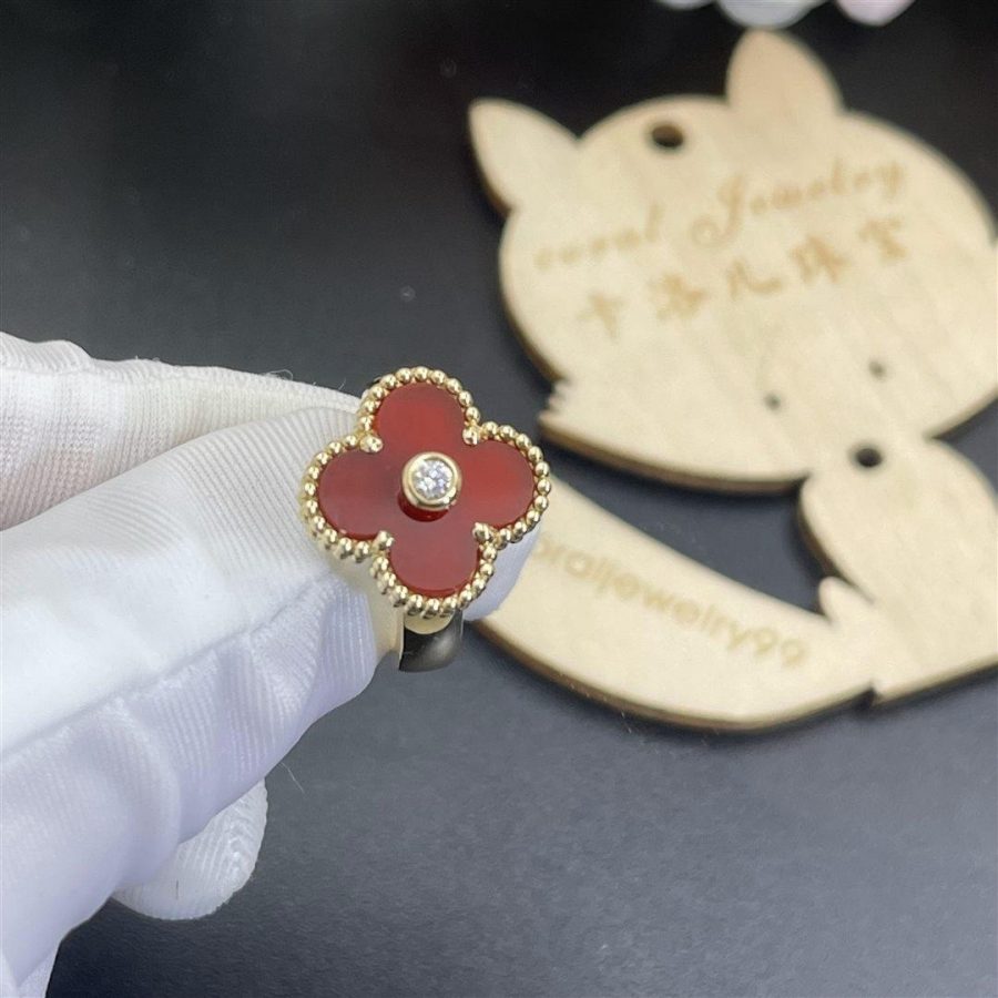 Van Cleef & Arpels Vintage Alhambra ring Yellow gold, Carnelian, Diamond VCARD40800