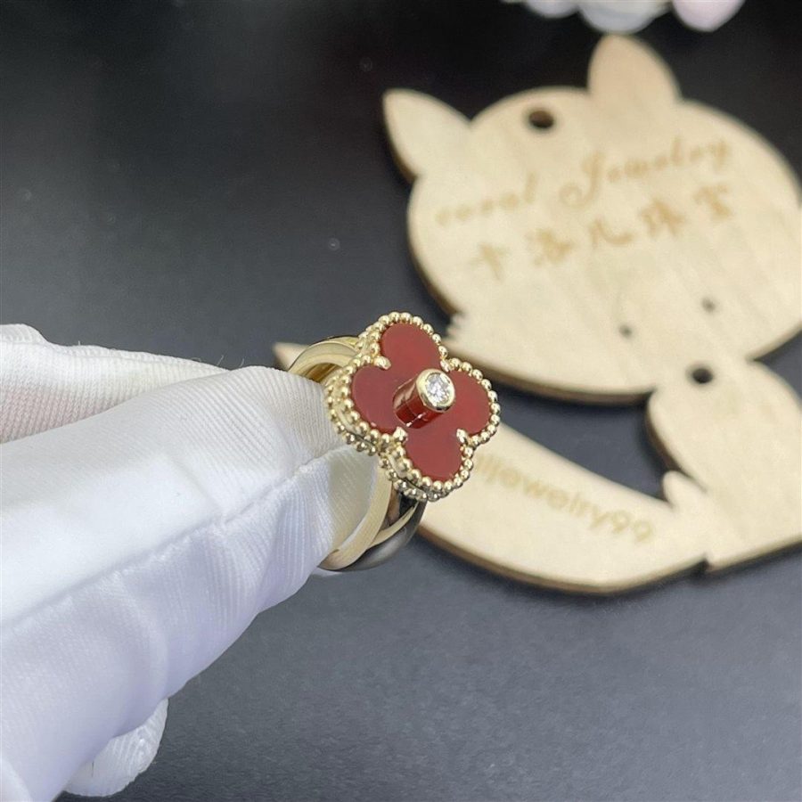 Van Cleef & Arpels Vintage Alhambra ring Yellow gold, Carnelian, Diamond VCARD40800
