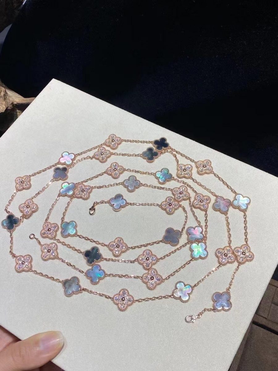 Van Cleef & Arpels Vintage Alhambra long necklace, 20 motifs Rose gold, Diamond, Mother-of-pearl VCARP2R000