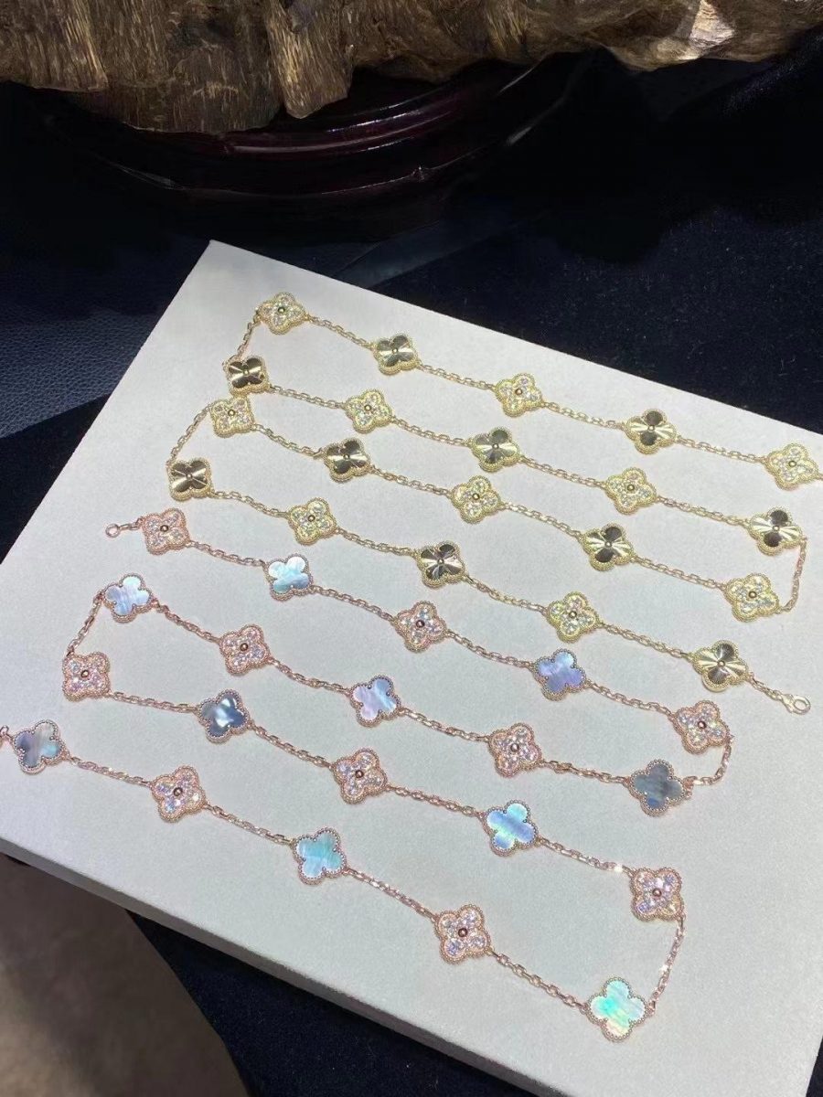 Van Cleef & Arpels Vintage Alhambra long necklace, 20 motifs Rose gold, Diamond, Mother-of-pearl VCARP2R000