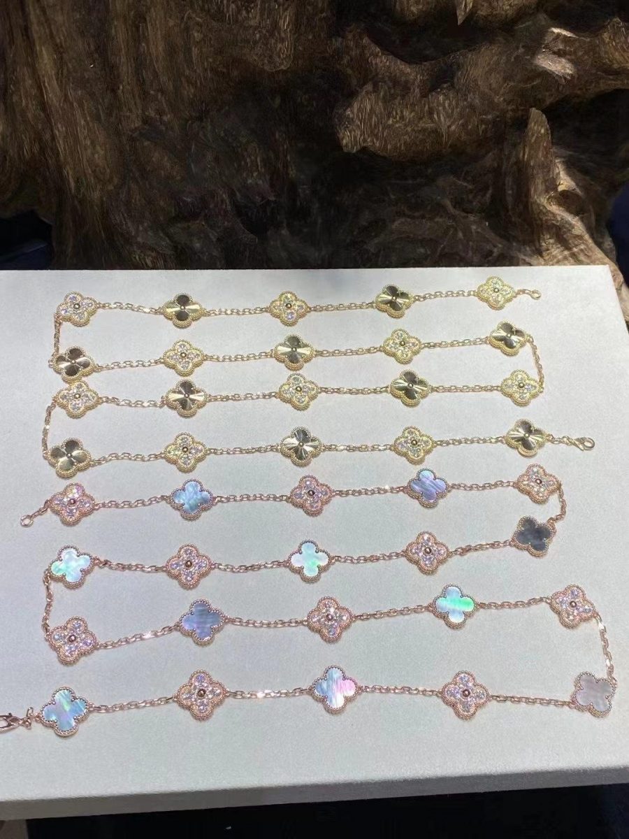 Van Cleef & Arpels Vintage Alhambra long necklace, 20 motifs Rose gold, Diamond, Mother-of-pearl VCARP2R000