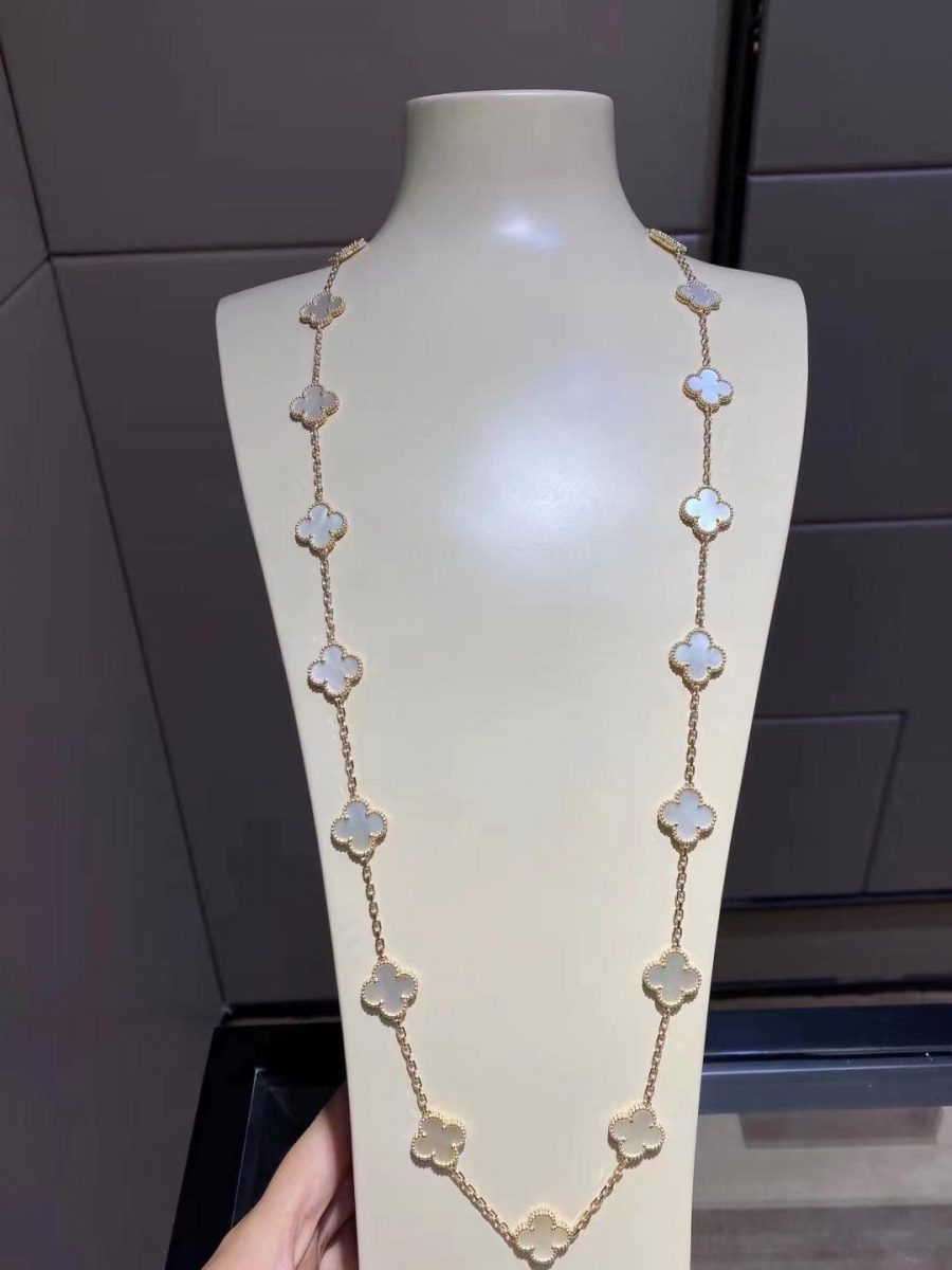 Van Cleef & Arpels Vintage Alhambra long necklace, 20 motifs Yellow gold, Mother-of-pearl VCARA42100