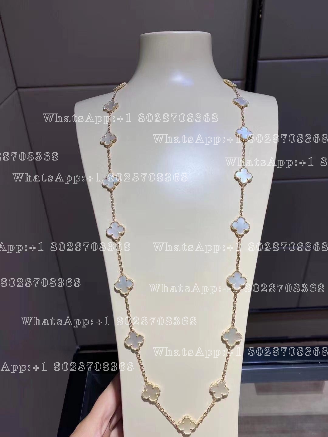 Van Cleef & Arpels Vintage Alhambra long necklace, 20 motifs Yellow gold, Mother-of-pearl VCARA42100