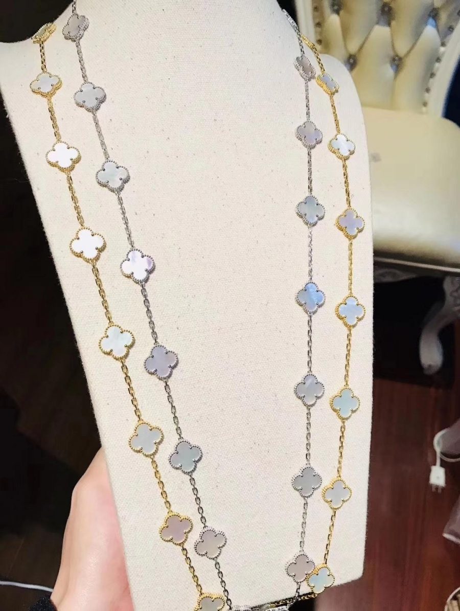 Van Cleef & Arpels Vintage Alhambra long necklace, 20 motifs Yellow gold, Mother-of-pearl VCARA42100