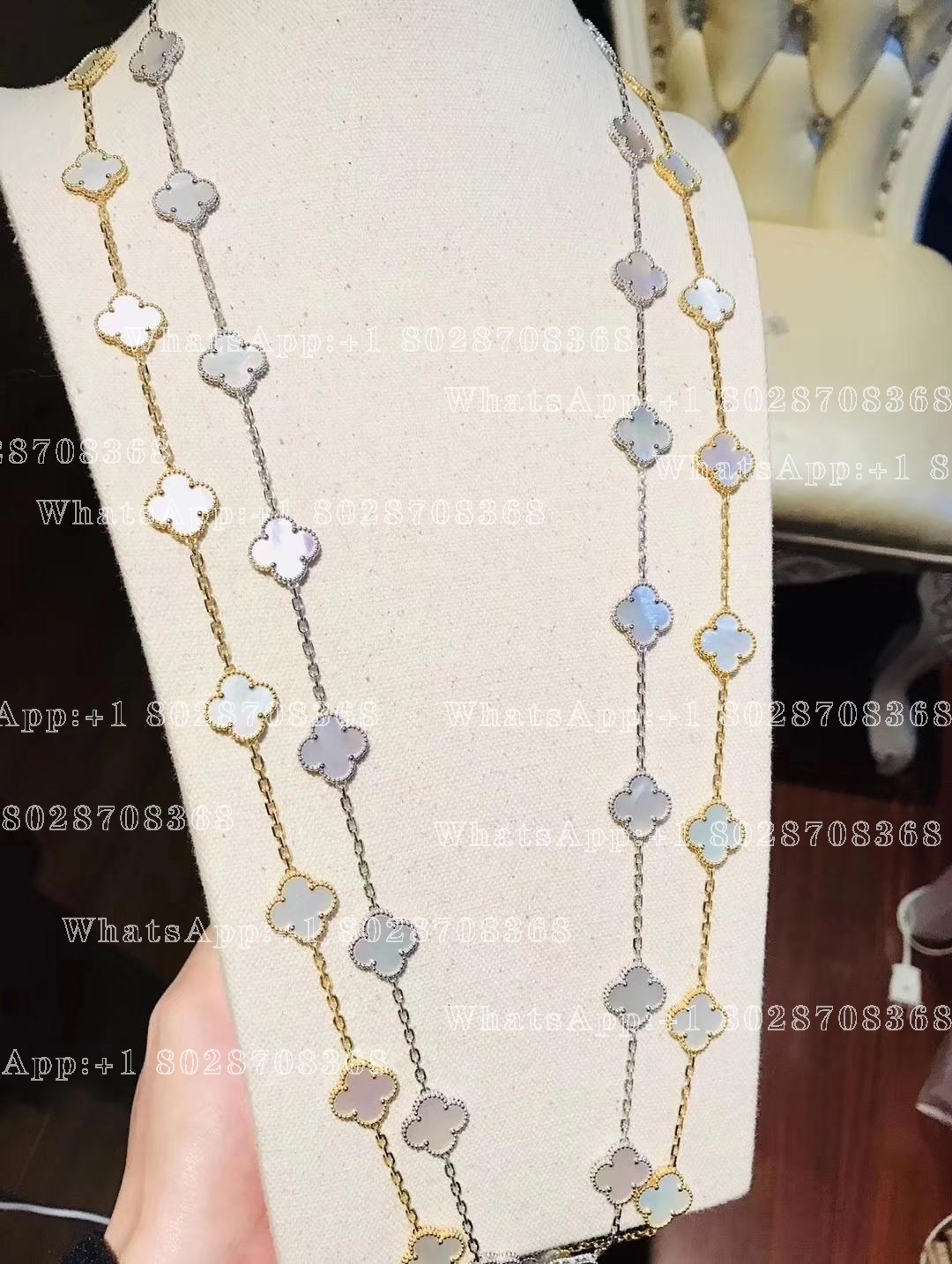 Van Cleef & Arpels Vintage Alhambra long necklace, 20 motifs Yellow gold, Mother-of-pearl VCARA42100