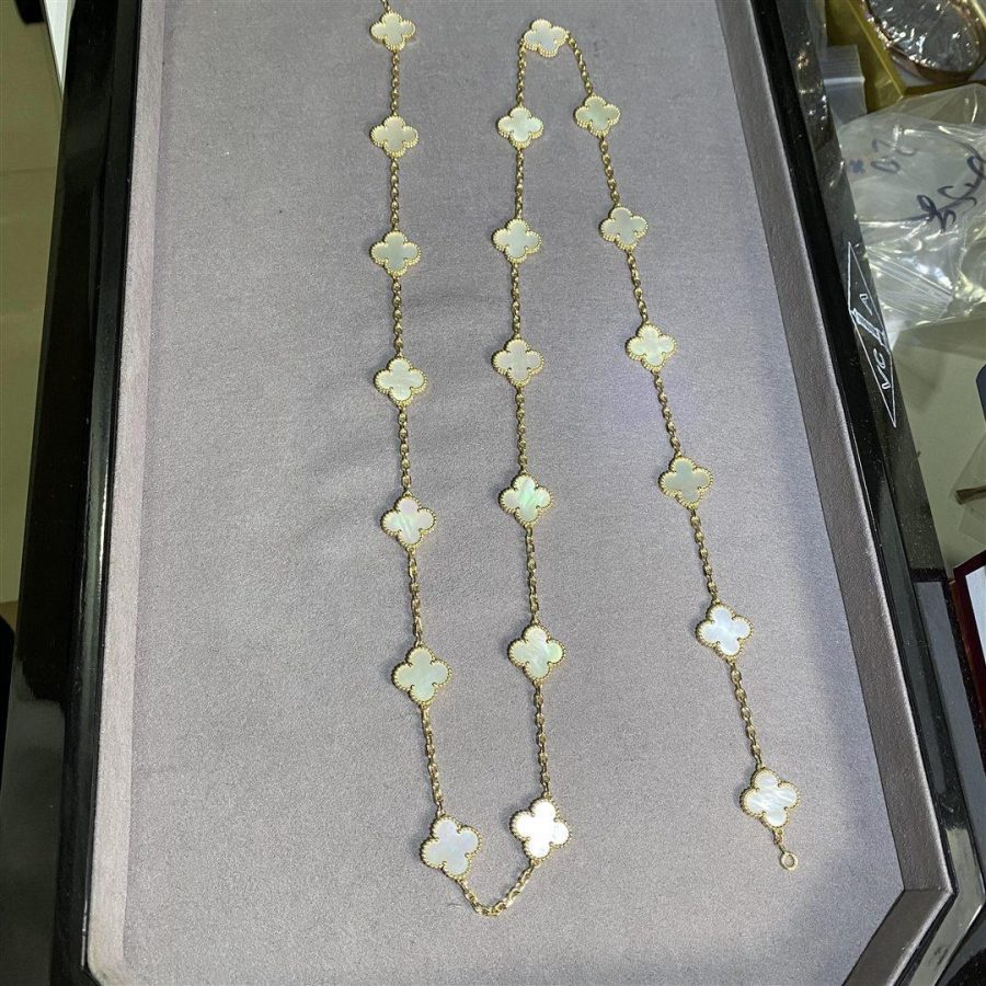 Van Cleef & Arpels Vintage Alhambra long necklace, 20 motifs Yellow gold, Mother-of-pearl VCARA42100