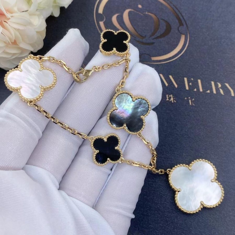 Van Cleef & Arpels Magic Alhambra bracelet, 5 motifs Yellow gold, Mother-of-pearl, Onyx VCARD78700