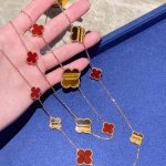 Van Cleef & Arpels Magic Alhambra long necklace, 16 motifs Yellow gold, Carnelian, Tiger Eye VCARN5JO00