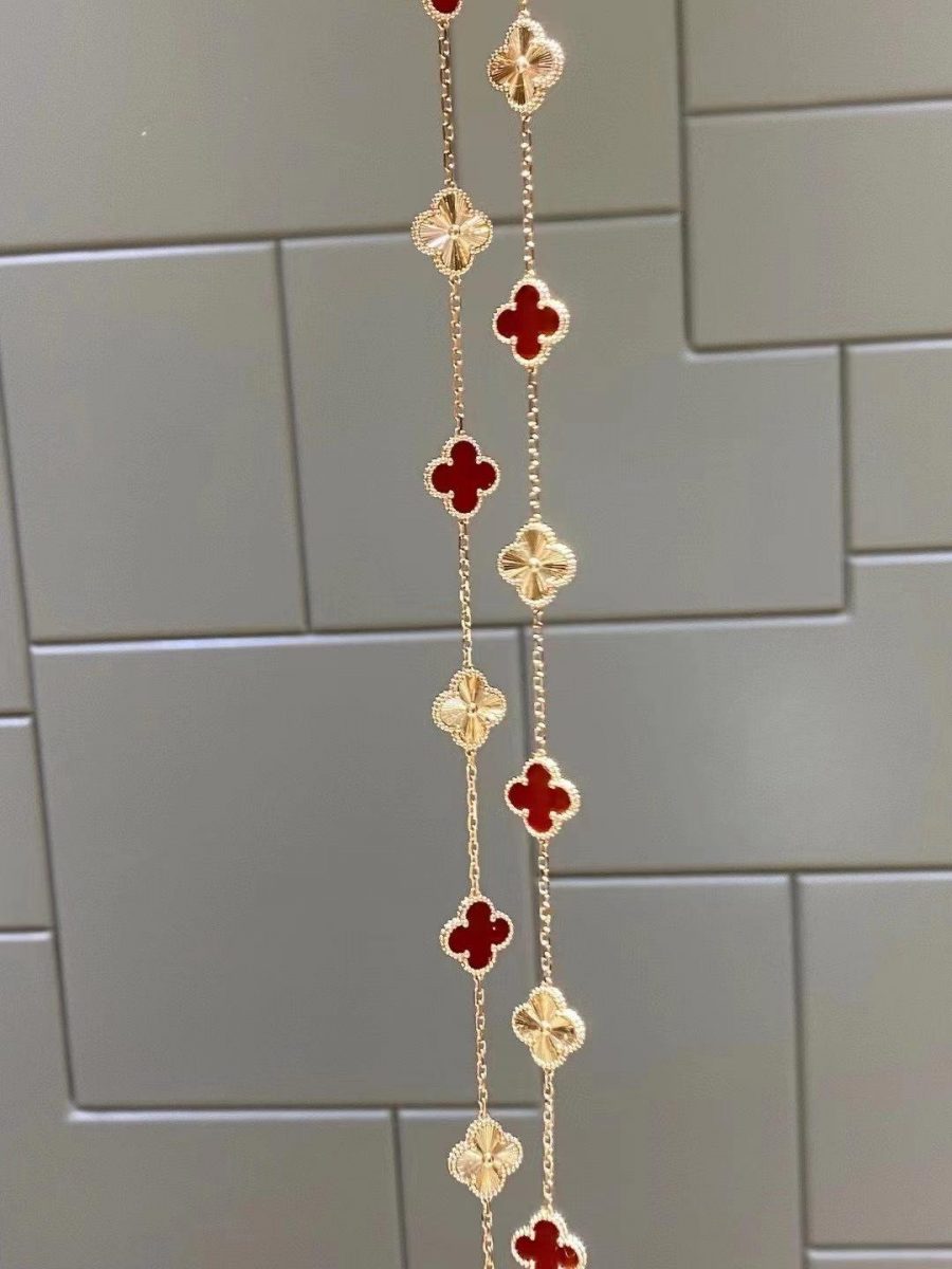 Van Cleef & Arpels Vintage Alhambra long necklace, 20 motifs Rose gold, Carnelian VCARP7RO00