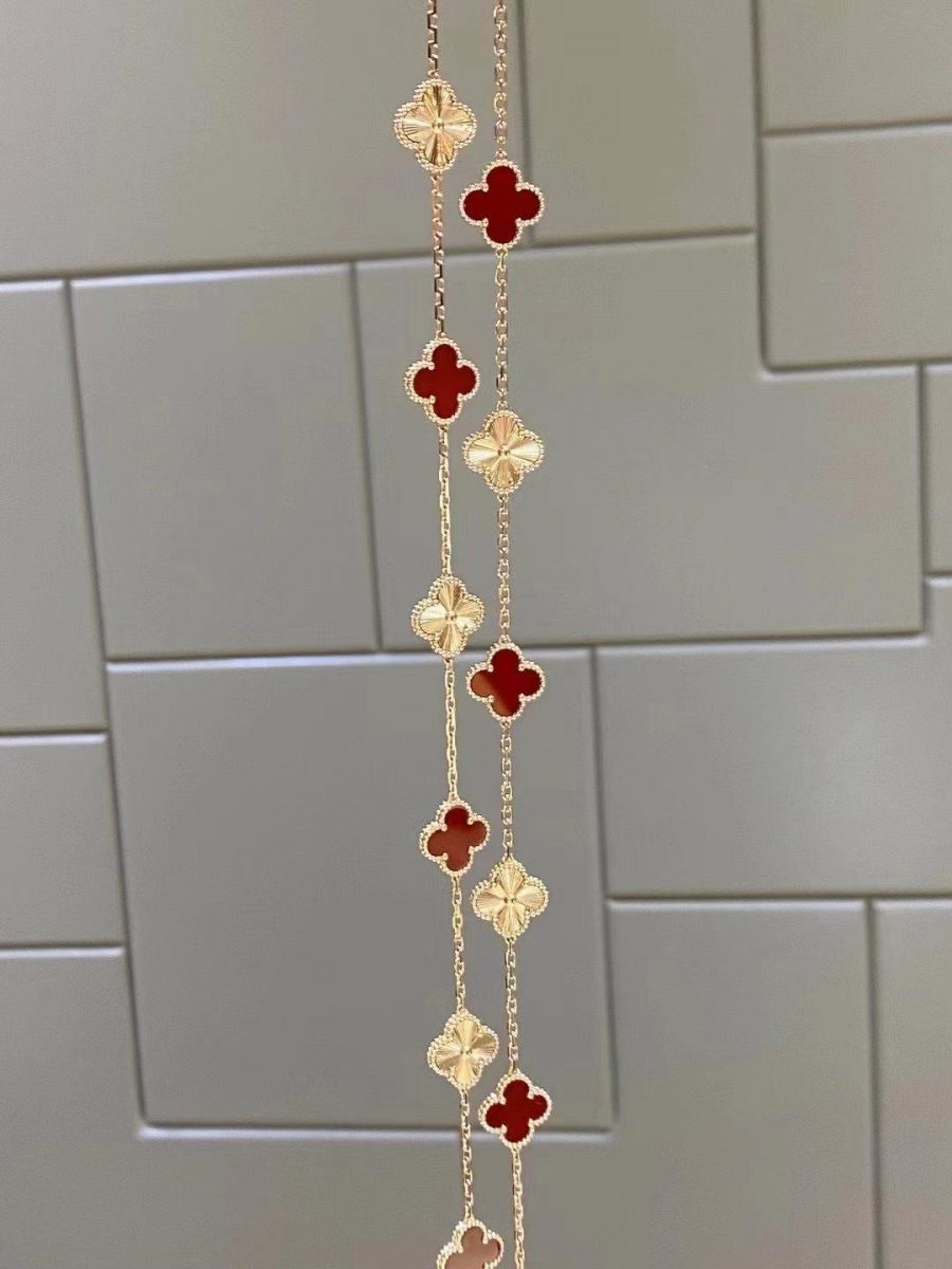 Van Cleef & Arpels Vintage Alhambra long necklace, 20 motifs Rose gold, Carnelian VCARP7RO00