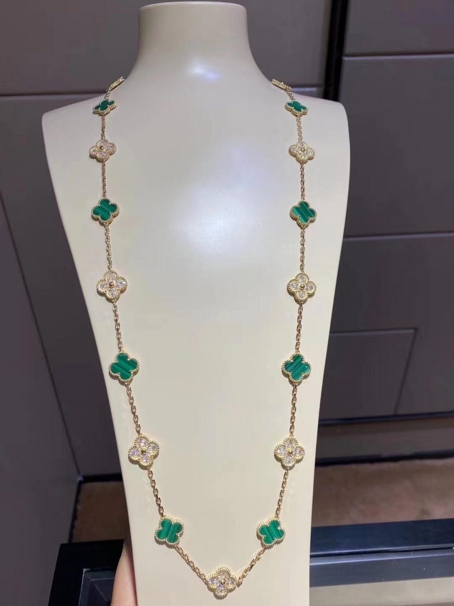 Van Cleef & Arpels Vintage Alhambra long necklace, 20 motifs Yellow gold, Diamond, Malachite VCARO7GP00
