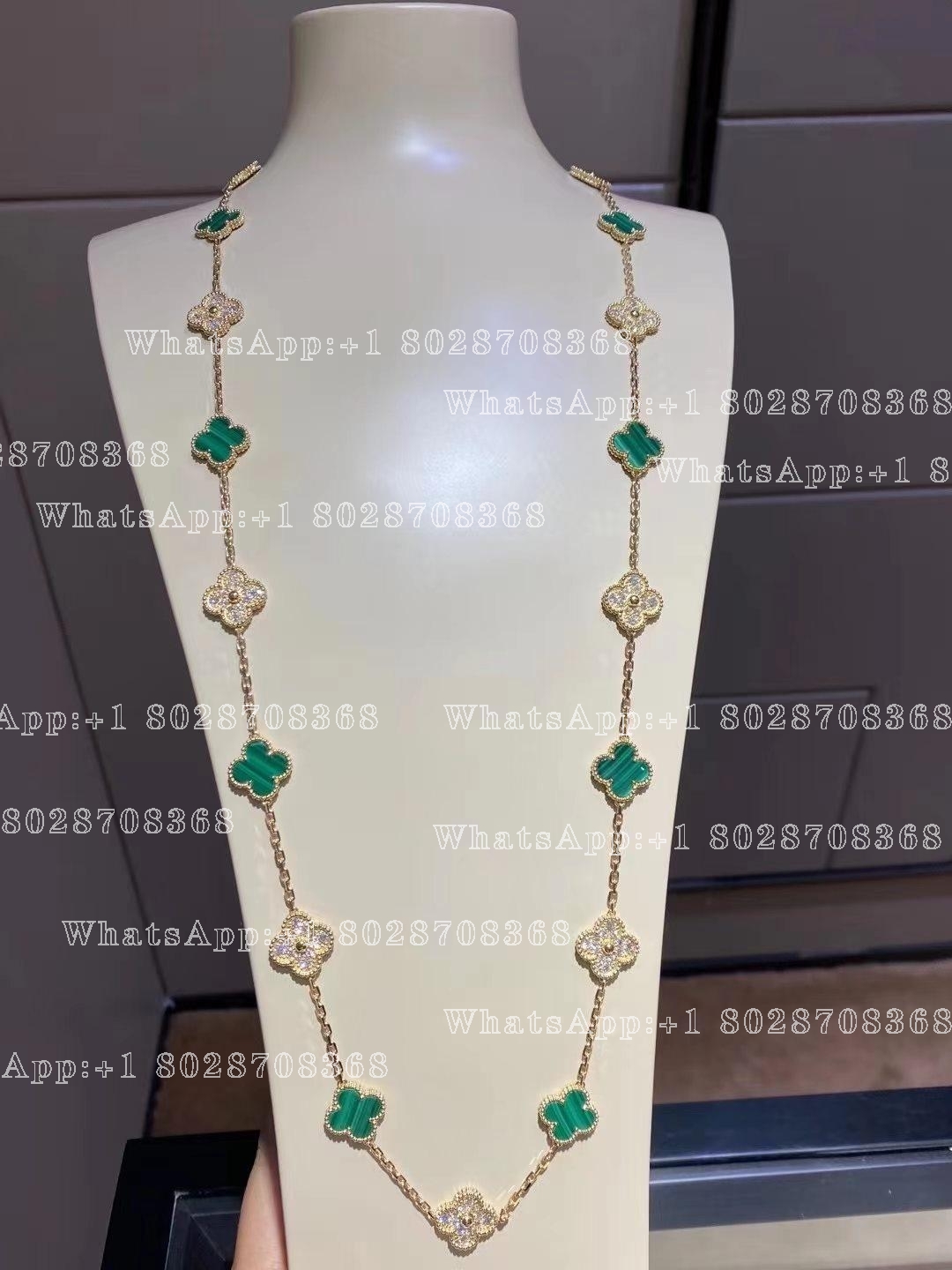 Van Cleef & Arpels Vintage Alhambra long necklace, 20 motifs Yellow gold, Diamond, Malachite VCARO7GP00