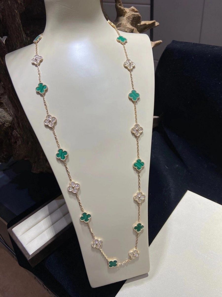 Van Cleef & Arpels Vintage Alhambra long necklace, 20 motifs Yellow gold, Diamond, Malachite VCARO7GP00