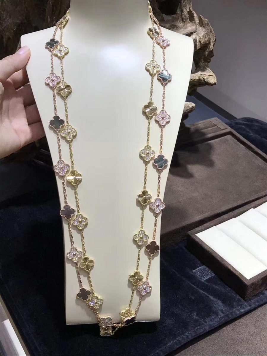 Van Cleef & Arpels Vintage Alhambra long necklace, 20 motifs Yellow gold, Diamond VCARP4KM00