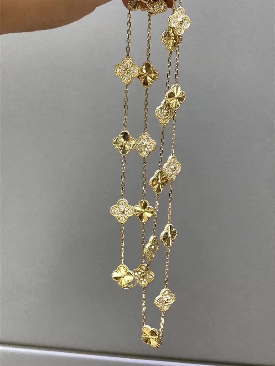 Van Cleef & Arpels Vintage Alhambra long necklace, 20 motifs Yellow gold, Diamond VCARP4KM00