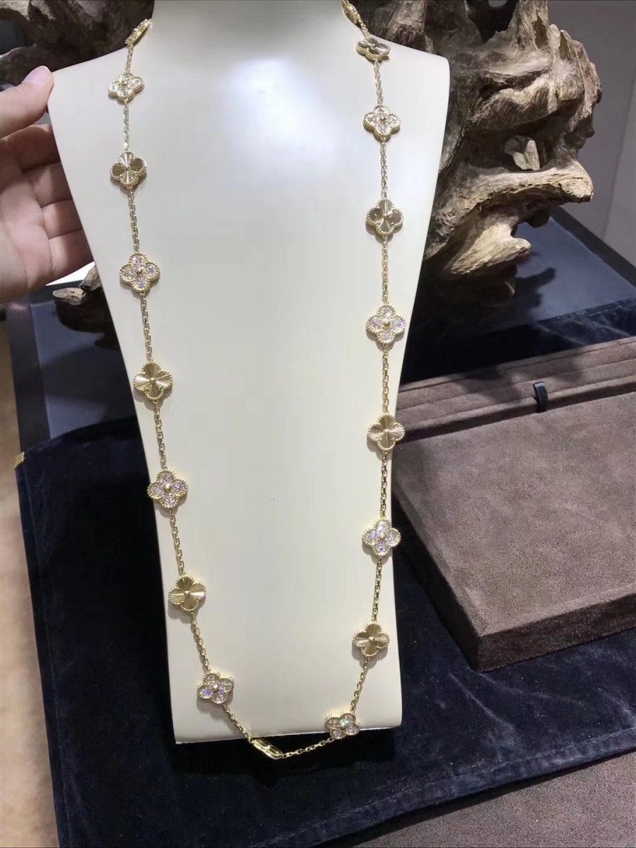 Van Cleef & Arpels Vintage Alhambra long necklace, 20 motifs Yellow gold, Diamond VCARP4KM00