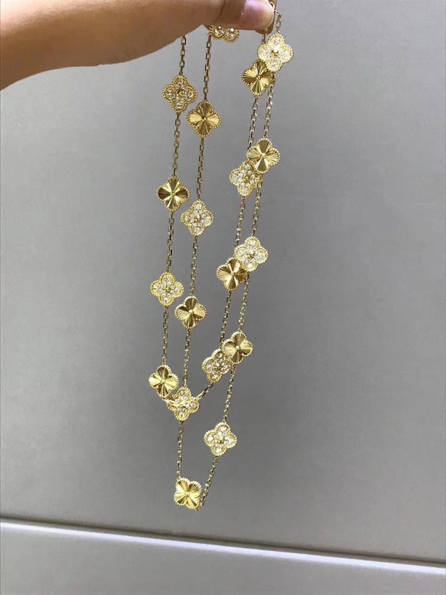 Van Cleef & Arpels Vintage Alhambra long necklace, 20 motifs Yellow gold, Diamond VCARP4KM00